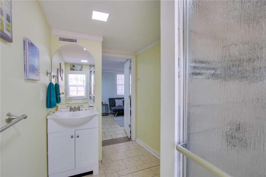 23 Center St - Sunny Side Down - Downstairs Apartment Folly Beach Habitación foto